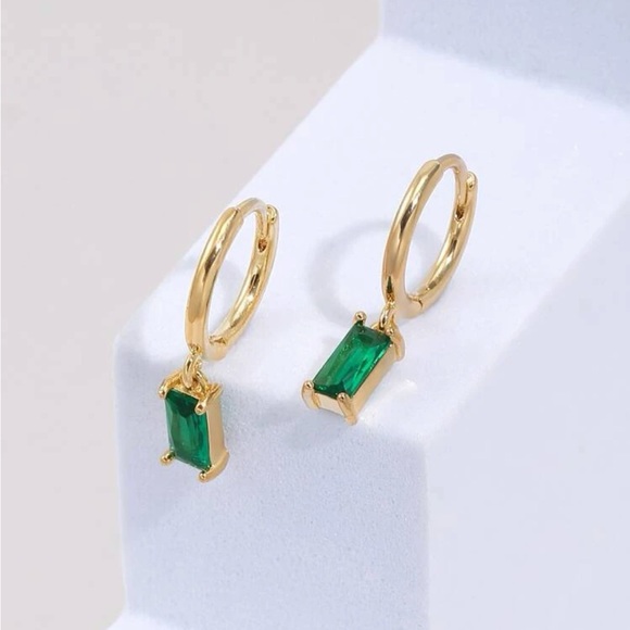 7/$30 Hypoallergenic Green Huggie Hoop - Picture 7 of 7